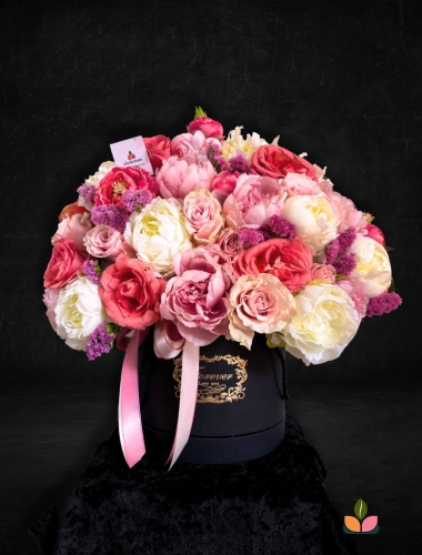 Blush Dream Bouquet, Şakayıklar ve Pembe Güller