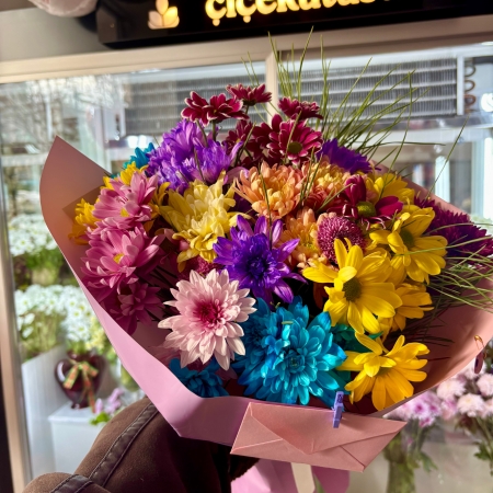 Neşeli çiçekler buketi mix buket